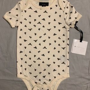 Victoria Beckham BABY onesie BEES 12 Months NEW